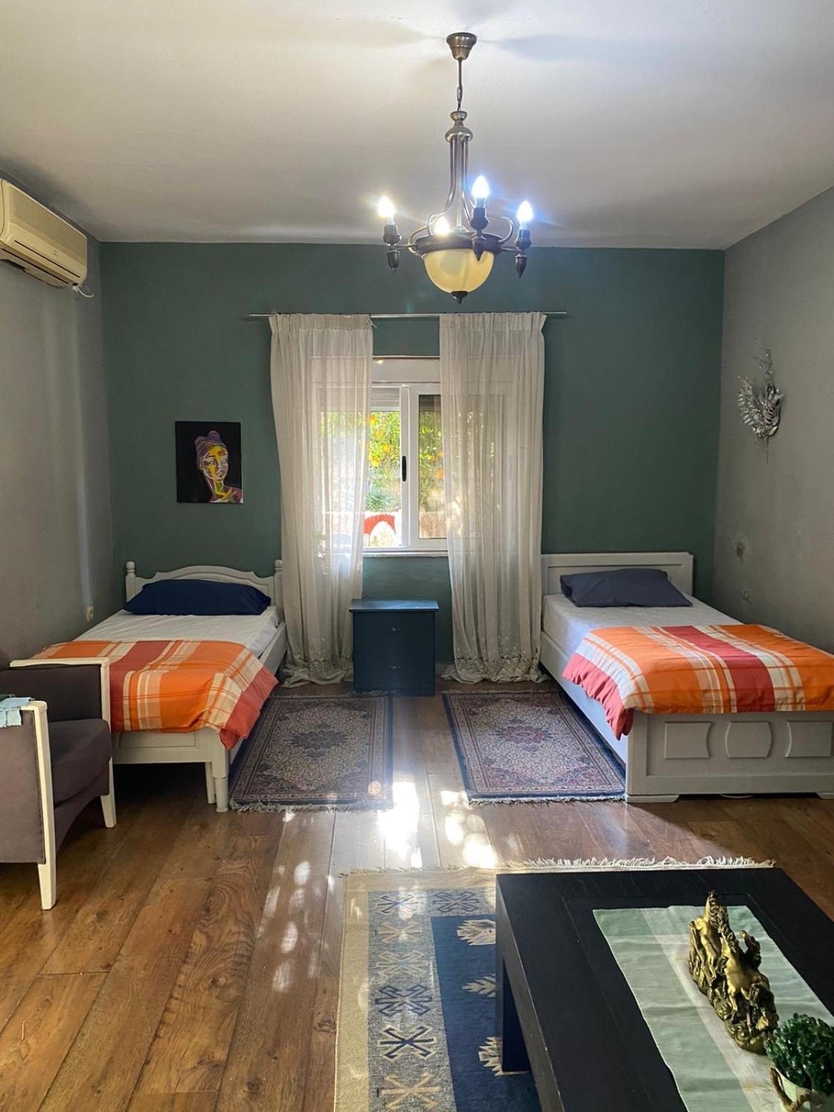 Green Door House 地拉那 外观 照片