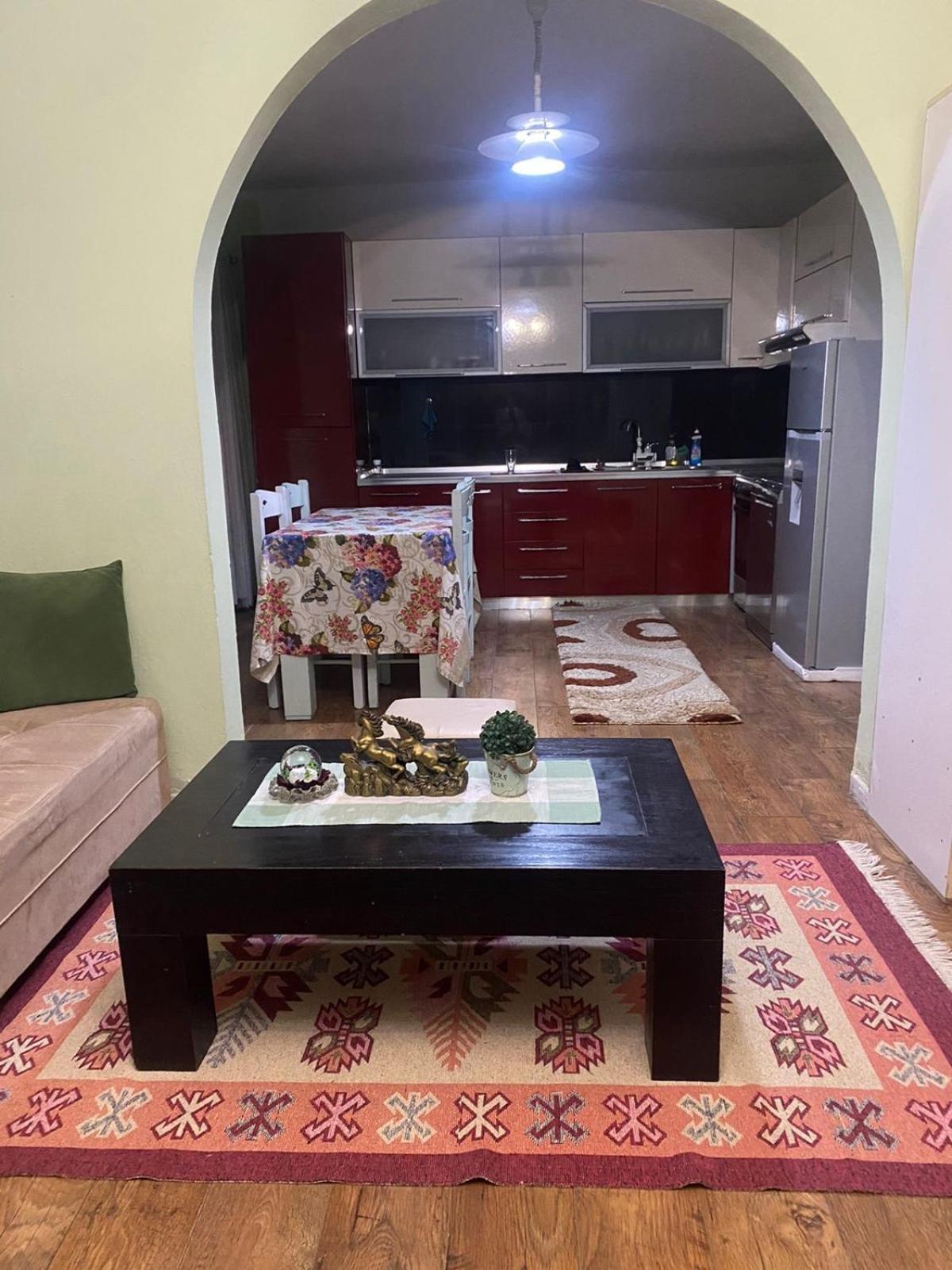 Green Door House 地拉那 外观 照片